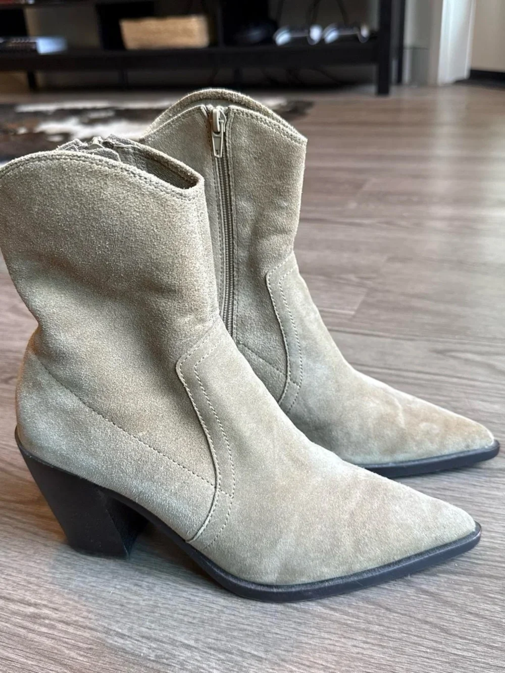 Jeffrey Campbell size suede